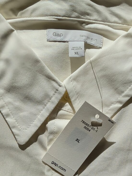 GAP Tailored Shirt - Professional - Button Front & Cuffs - XL - NWT - Picture 6 of 7